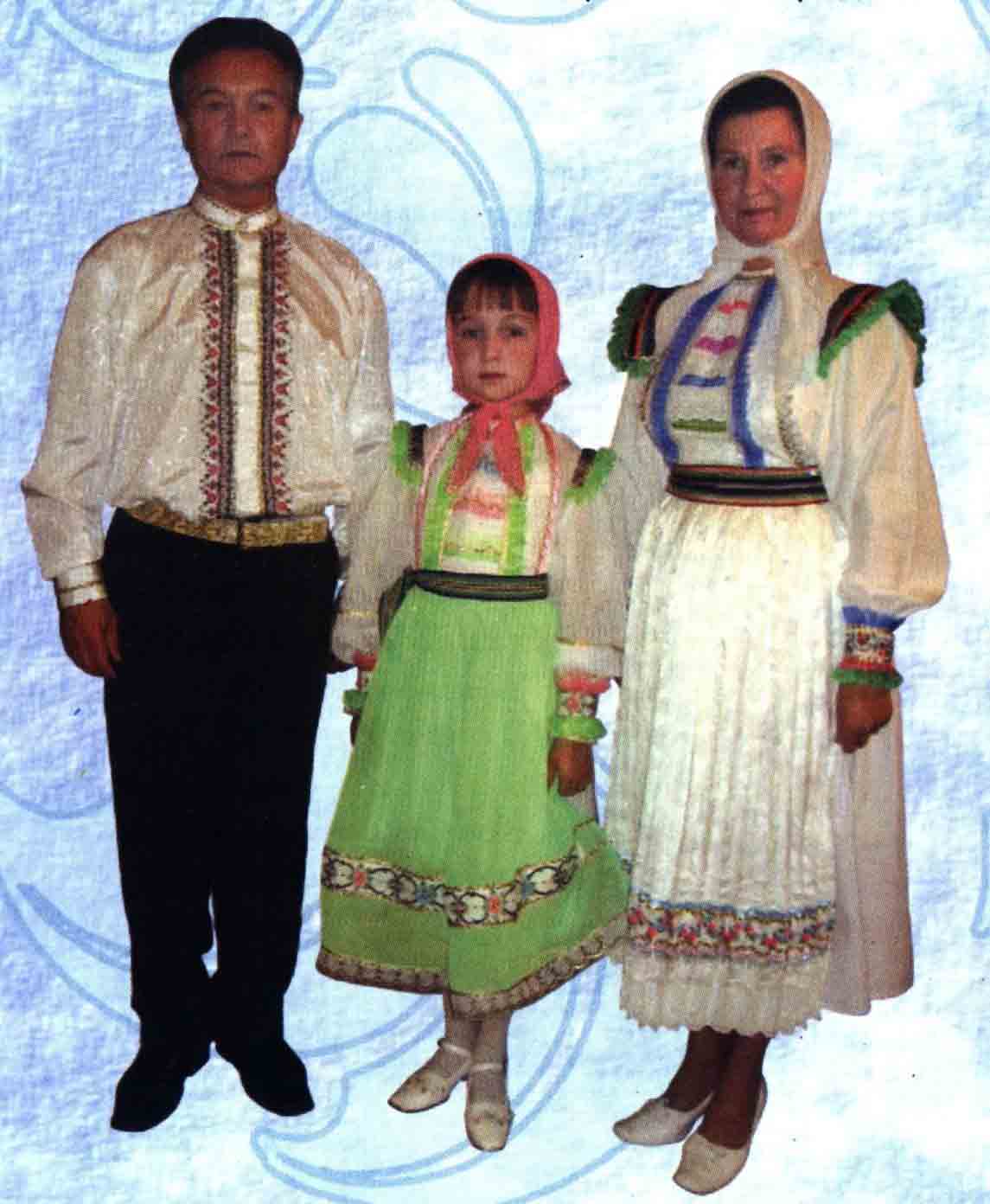 Современный сценический горномарийский костюм