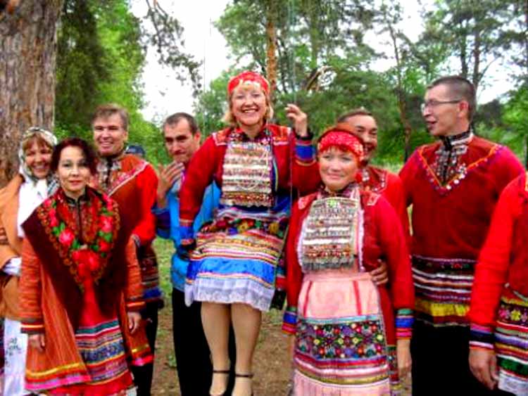 Марийский национальный костюм для девочки