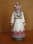 Керамическая фигурка в национальном костюме Республики Марий Эл
