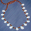 Ожерелье из ракушек каури